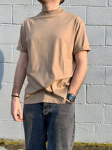 Carica l&#39;immagine nel visualizzatore di Gallery, T-SHIRT &quot;Fearless&quot; Light Brown
