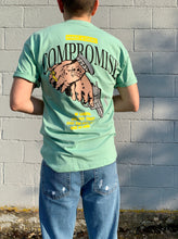 Carica l&#39;immagine nel visualizzatore di Gallery, T-SHIRT &quot;Compromise&quot; Teal
