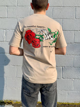 Carica l&#39;immagine nel visualizzatore di Gallery, T-SHIRT &quot;Bend to the Sun&quot; Light Brown
