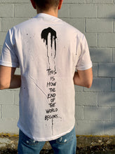 Carica l&#39;immagine nel visualizzatore di Gallery, T-SHIRT &quot;The End of the World&quot; White
