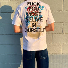 Carica l&#39;immagine nel visualizzatore di Gallery, T-SHIRT &quot;BELIVE IN YOURSELF&quot;
