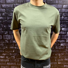 Carica l&#39;immagine nel visualizzatore di Gallery, T-SHIRT &quot;ORIENTAL&quot; Verde Militare
