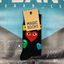 Carica l&#39;immagine nel visualizzatore di Gallery, Magic Socks &quot;Hearts&quot; Black
