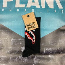 Carica l&#39;immagine nel visualizzatore di Gallery, Magic Socks &quot;Shark&quot; Black-Red
