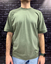 Carica l&#39;immagine nel visualizzatore di Gallery, T-SHIRT con Rotture Verde
