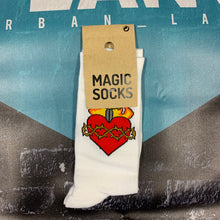 Carica l&#39;immagine nel visualizzatore di Gallery, Magic Socks &quot;Skewered Heart&quot; White
