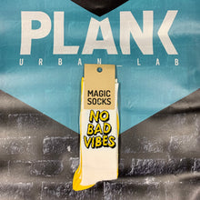 Carica l&#39;immagine nel visualizzatore di Gallery, Magic Socks &quot;No Bad Vibes&quot; Yellow Fluo TwoFace
