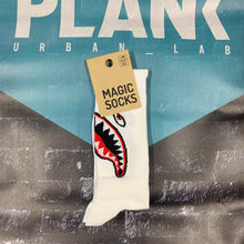 Carica l&#39;immagine nel visualizzatore di Gallery, Magic Socks &quot;Shark&quot; White-Red
