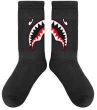 Carica l&#39;immagine nel visualizzatore di Gallery, Magic Socks &quot;Shark&quot; Black-Red
