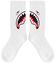 Carica l&#39;immagine nel visualizzatore di Gallery, Magic Socks &quot;Shark&quot; White-Red
